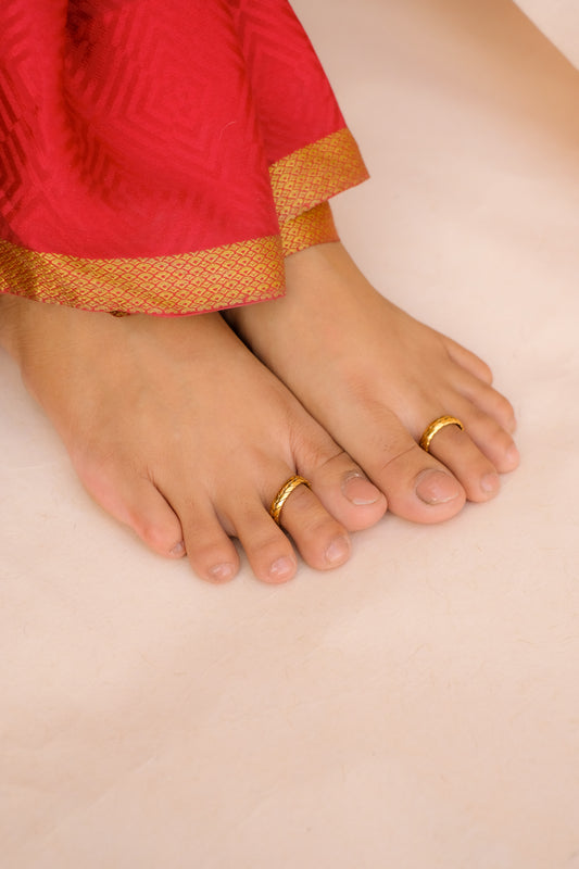 Gold Twisted Toe Ring