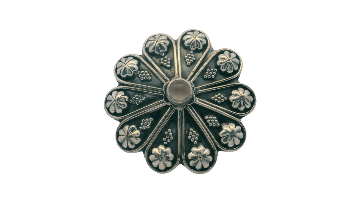 Elegant Silver Floral Ring