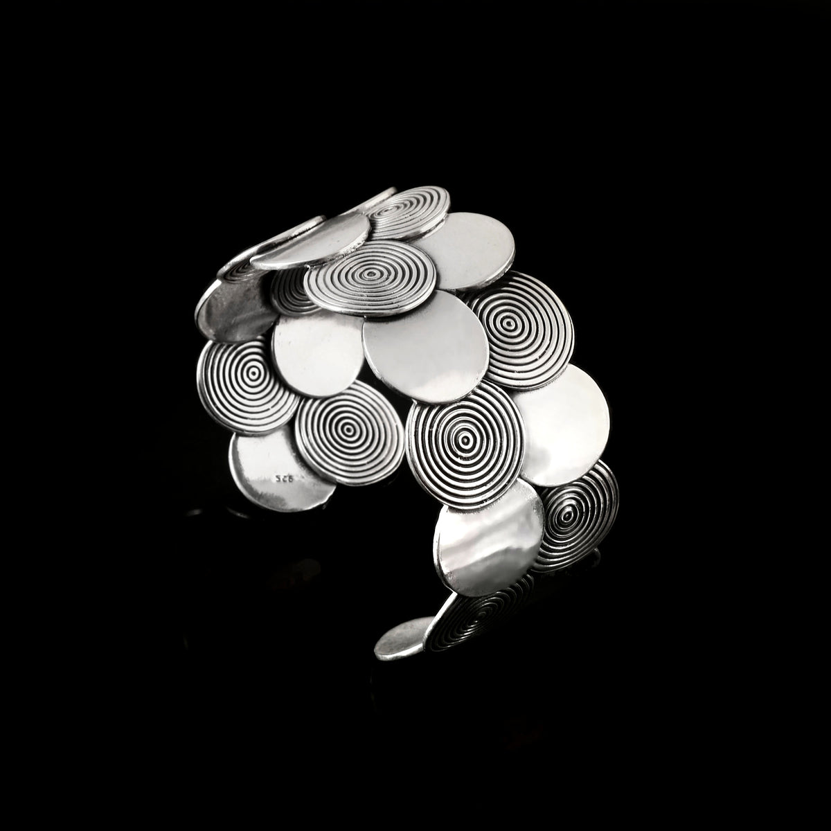 Geometric Hand Cuff