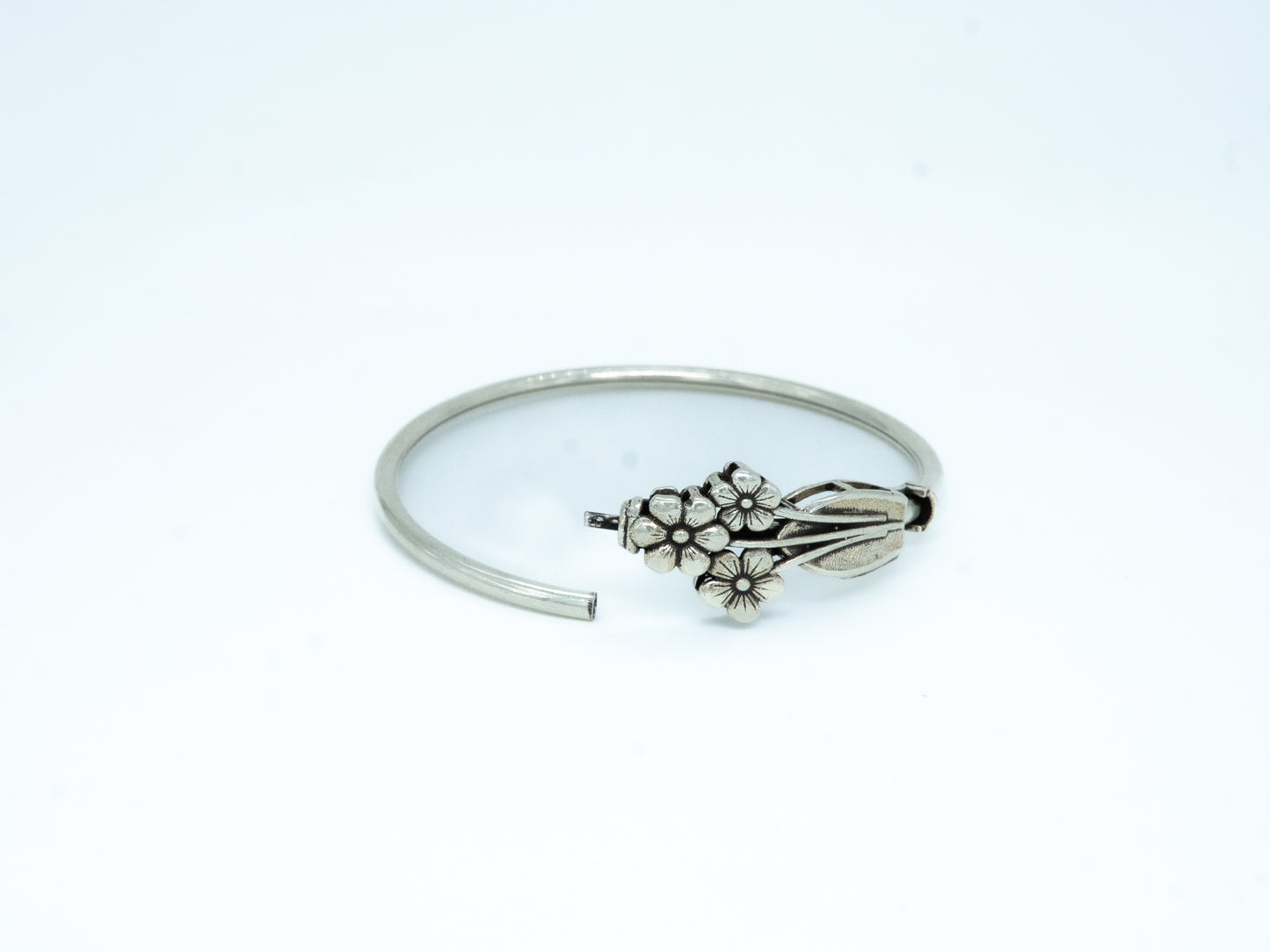 Flower Design Openable Bracelet - SAADHGEE